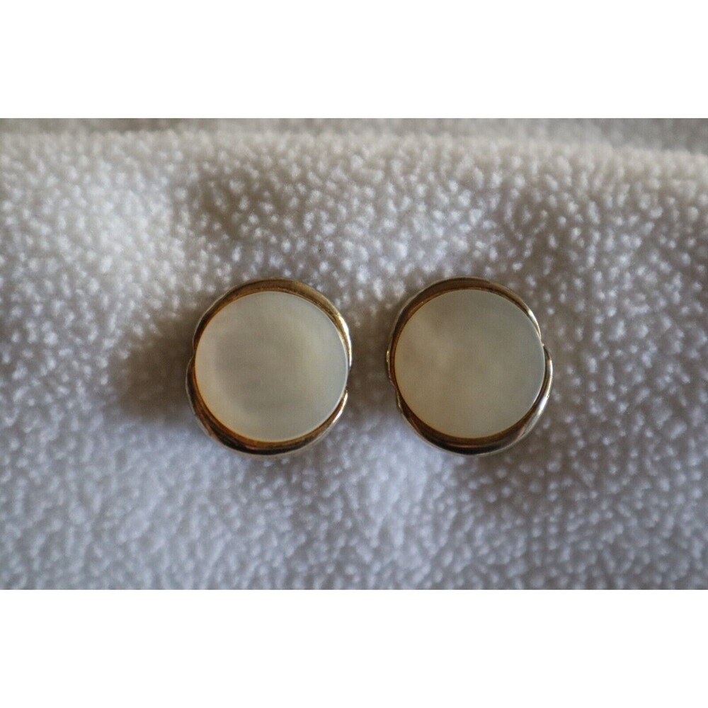 Vintage Gold Tone Bergere Signed Mother Of Pearl Clip-On Earrings 0.75" - Picture 3 of 11